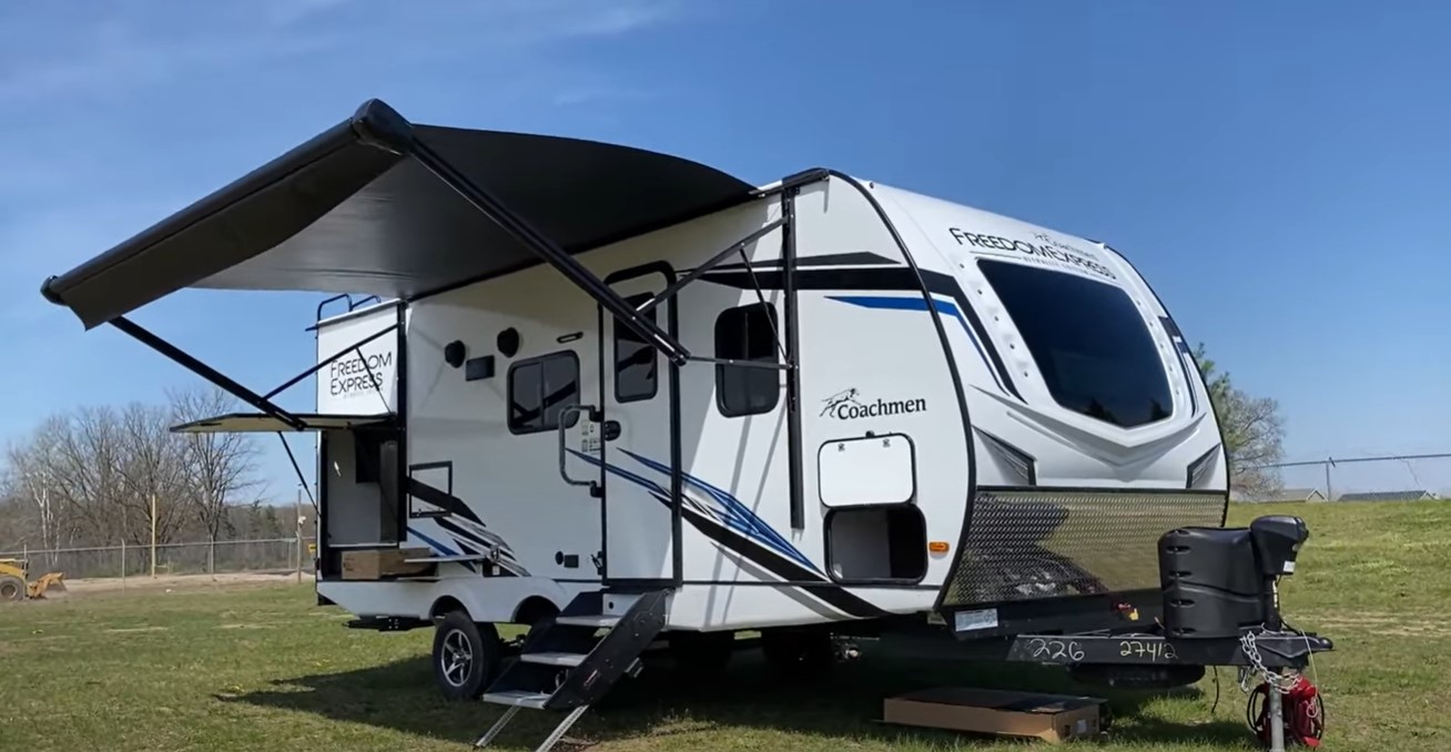 Review of the New Coachmen Freedom Express 226RBS