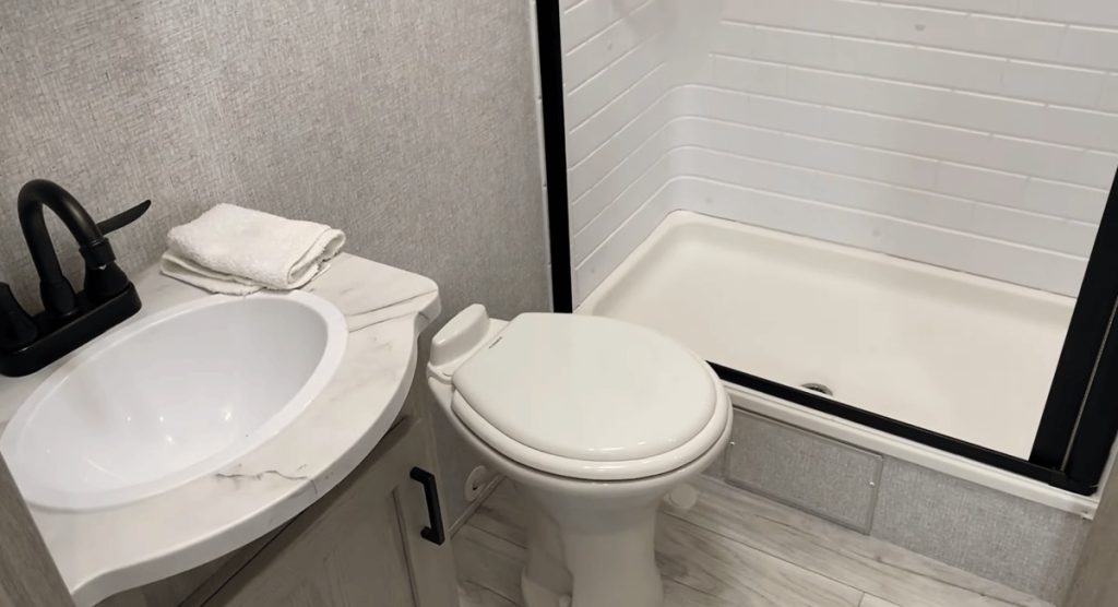 Alta 2870KTH Toy Hauler bathroom