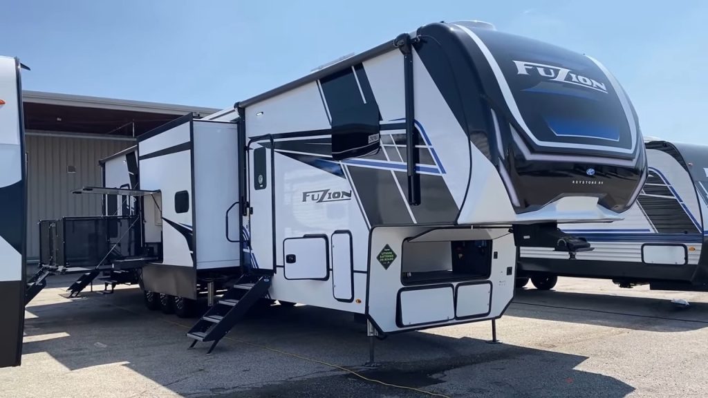Custom Fifth-Wheel Orion Is What Downsizing in Luxury Is All About -  autoevolution