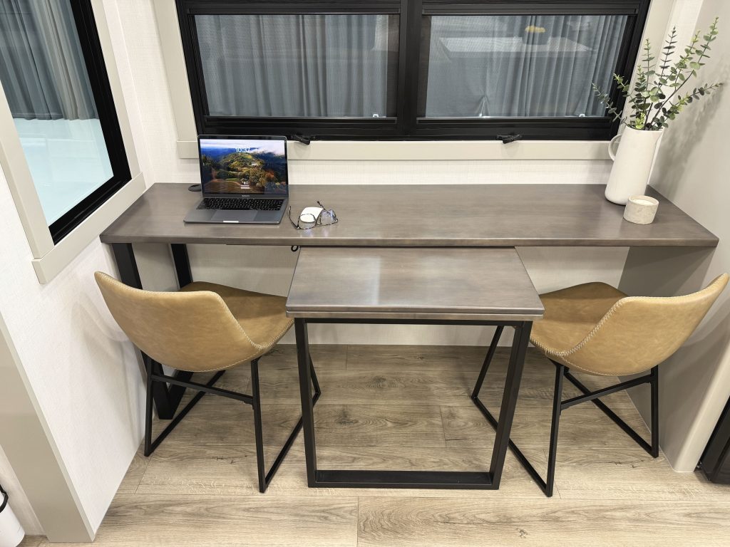 Adjustable table for dining bar or work desk