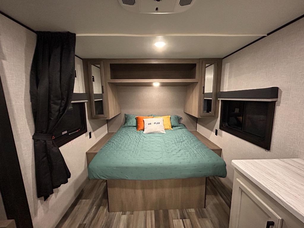 GP20FBS Bedroom